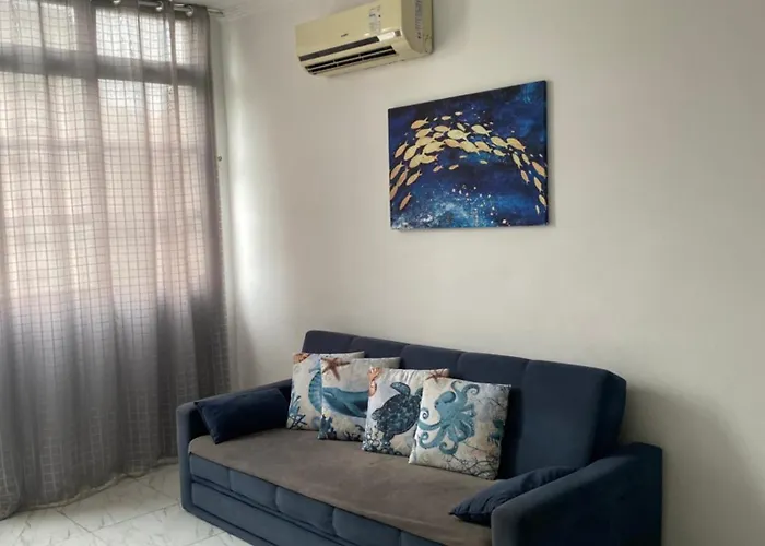Em 5 minutos a pé tá na praia e no Shopping Praiamar, 2 quartos, 2 banheiros, portaria 24 horas, elevador, garagem, ar condicionado, wi-fi!