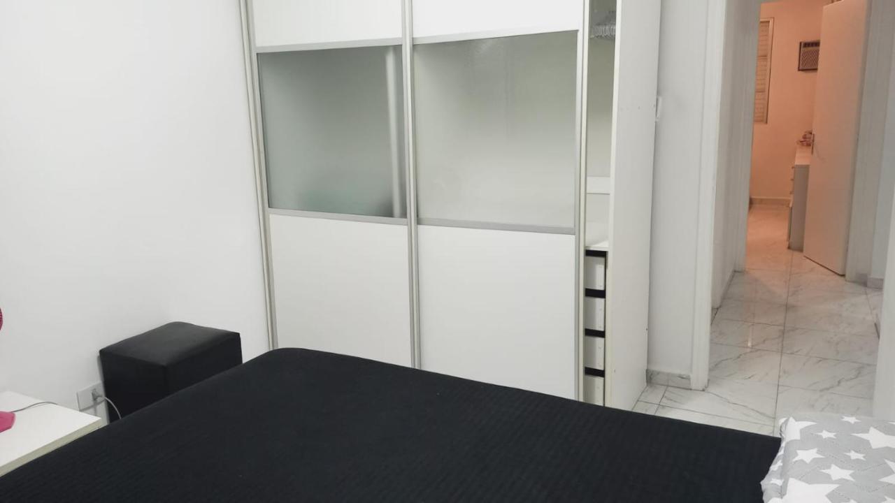 Em 5 Minutos A Pé Tá Na E No Shopping Praiamar, 2 Quartos, 2 Banheiros, Portaria 24 Horas, Elevador, Garagem, Ar Condicionado, Wi-fi! Apartamento Santos (Sao Paulo)