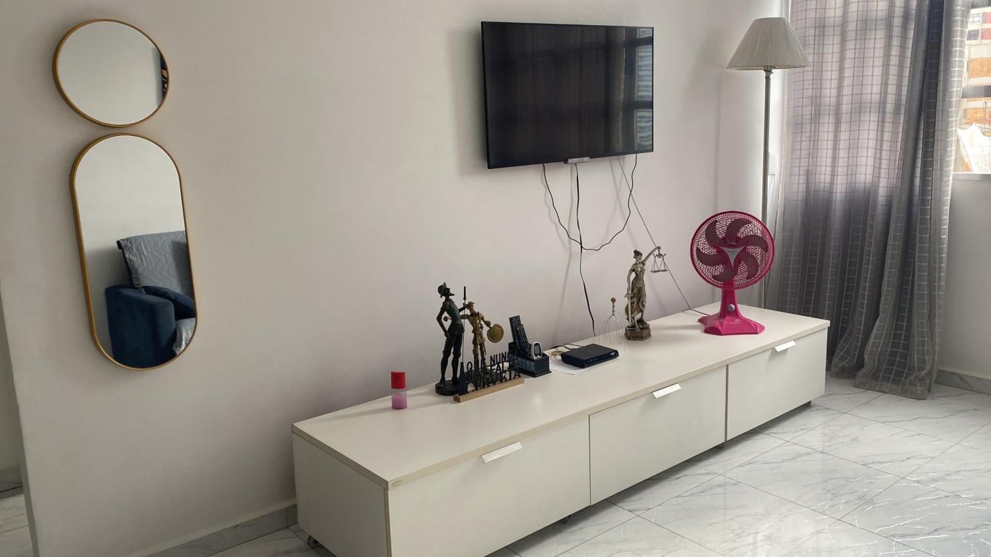 Apartamento Em 5 Minutos A Pé Tá Na E No Shopping Praiamar, 2 Quartos, 2 Banheiros, Portaria 24 Horas, Elevador, Garagem, Ar Condicionado, Wi-fi!