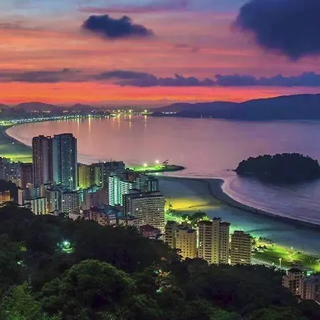 Em 5 minutos a pé tá na praia e no Shopping Praiamar, 2 quartos, 2 banheiros, portaria 24 horas, elevador, garagem, ar condicionado, wi-fi! Santos  Exterior foto