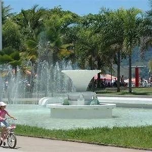 Em 5 minutos a pé tá na praia e no Shopping Praiamar, 2 quartos, 2 banheiros, portaria 24 horas, elevador, garagem, ar condicionado, wi-fi! Santos  Exterior foto