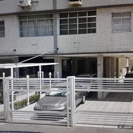 Em 5 minutos a pé tá na praia e no Shopping Praiamar, 2 quartos, 2 banheiros, portaria 24 horas, elevador, garagem, ar condicionado, wi-fi! Santos  Exterior foto